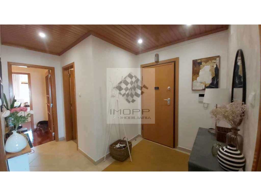 Fabuloso T4 na Radial em Odivelas com estacionamento! - Grande imagem: 4/53