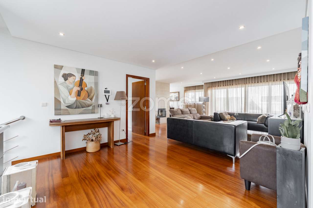 Moradia T5 com Piscina, 4 Suites e Garagem para 4 Carros em Esposende-8