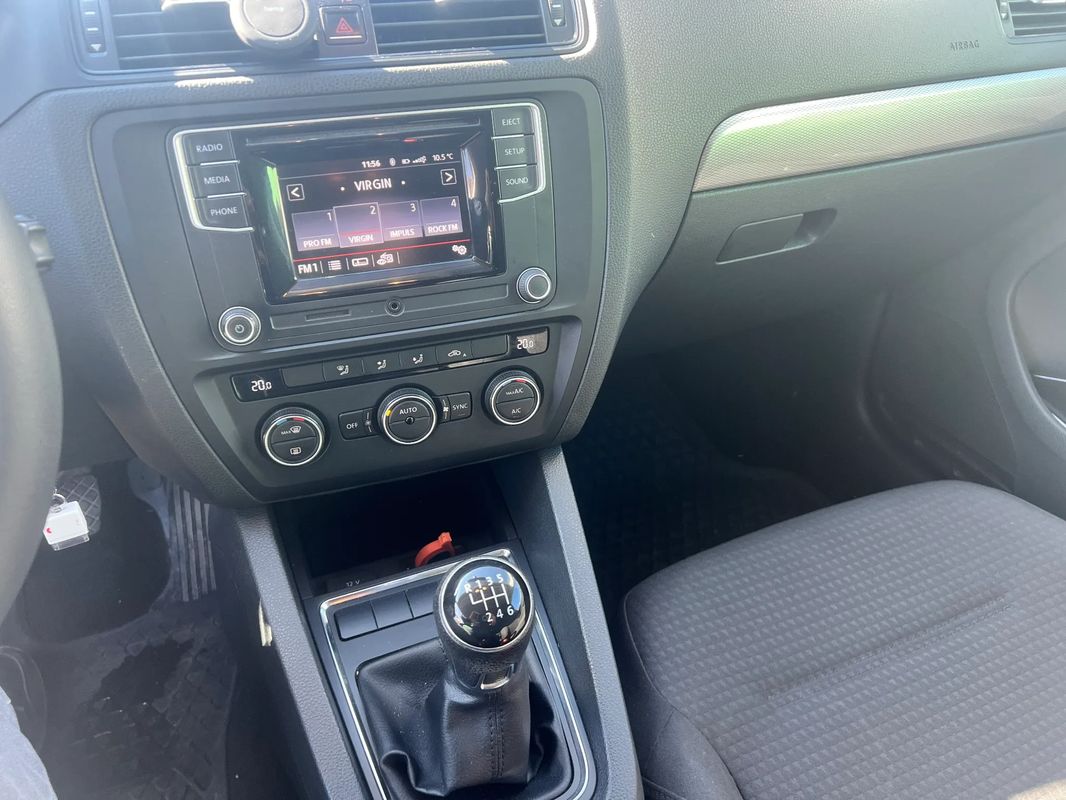 Volkswagen Jetta 1.2 TSI Trendline - 8