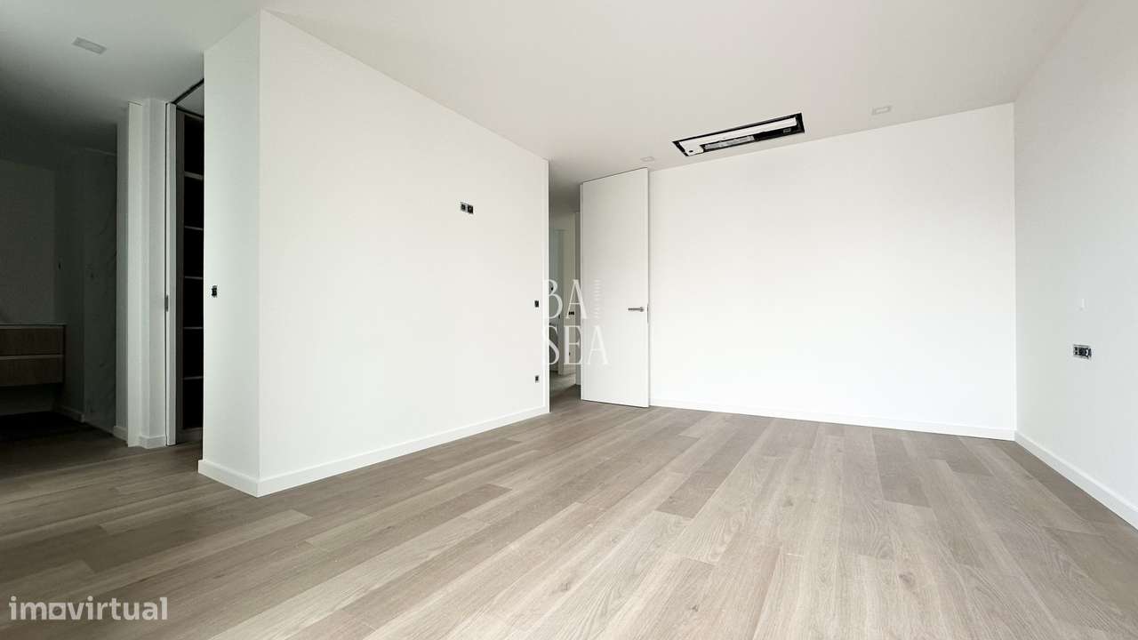 Moradia nova  de gaveto com 3 suítes em Lanhoso Póvoa de Lanhoso-13