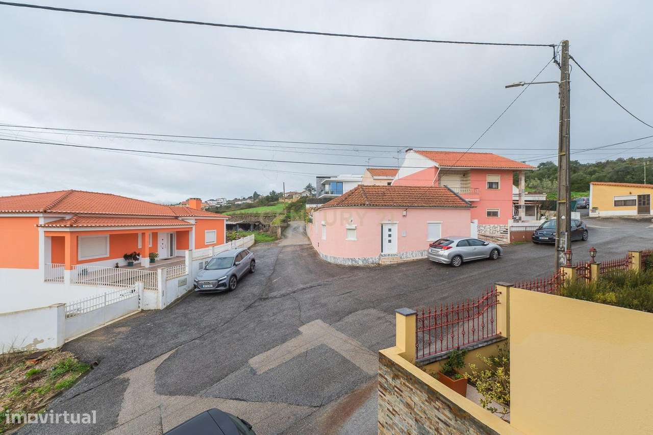 Moradia T3 localizada na aldeia de Cheleiros - Mafra-44