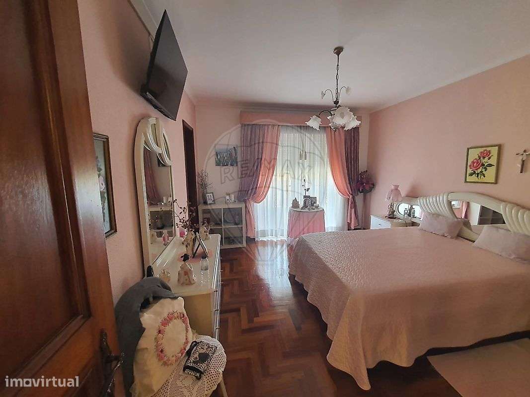 Moradia T5 para venda-8