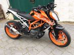 KTM DUKE 390 NA CZĘŚCI półka siedzenie zacisk dźwignia kierownica  zbiornik tłumik licznik SWAP - 1