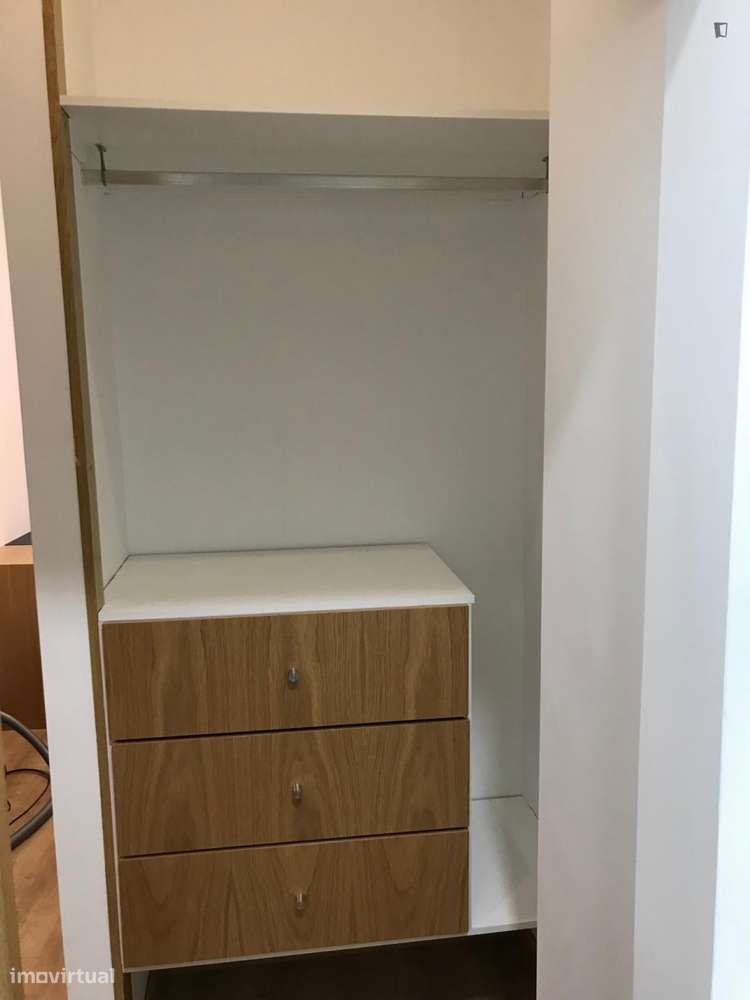 Quarto - localizado em Baixa Coimbra - Grande imagem: 4/6