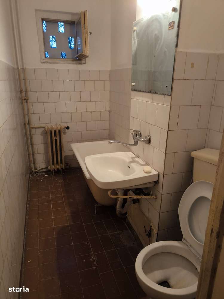 Malu Rosu,apartament 3 camere cf 2,3/4 de vanzare - Imagine principală: 5/8