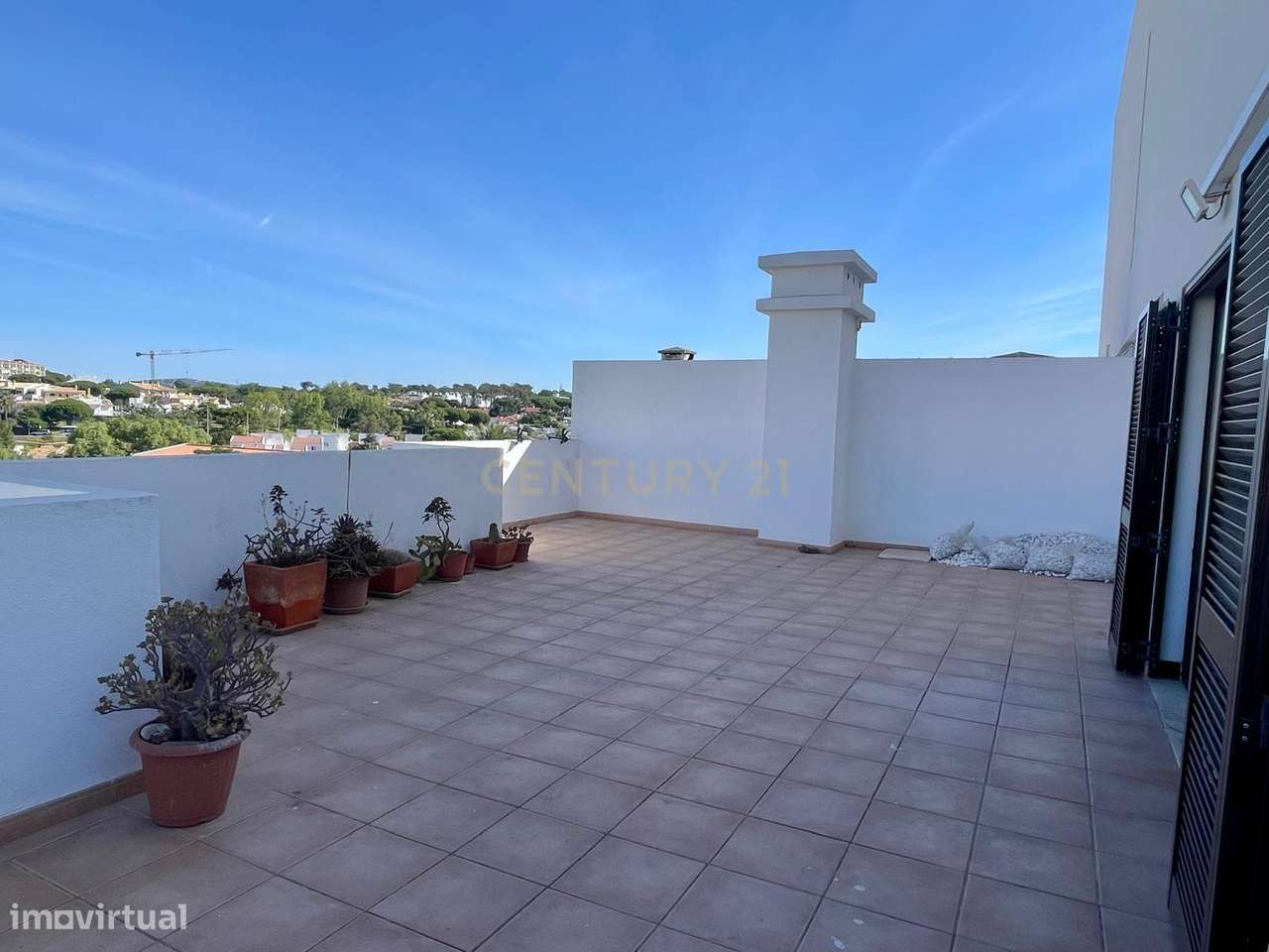 Exclusivo Apartamento T2 - Quarteira - Lugar de Garagem - Varandas - P-8