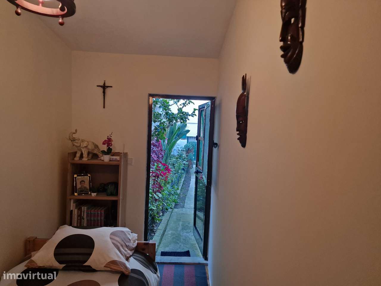 Excelente imóvel c/ terraço, jardim + anexo c/ 2 divisões - Metro Rubi-25
