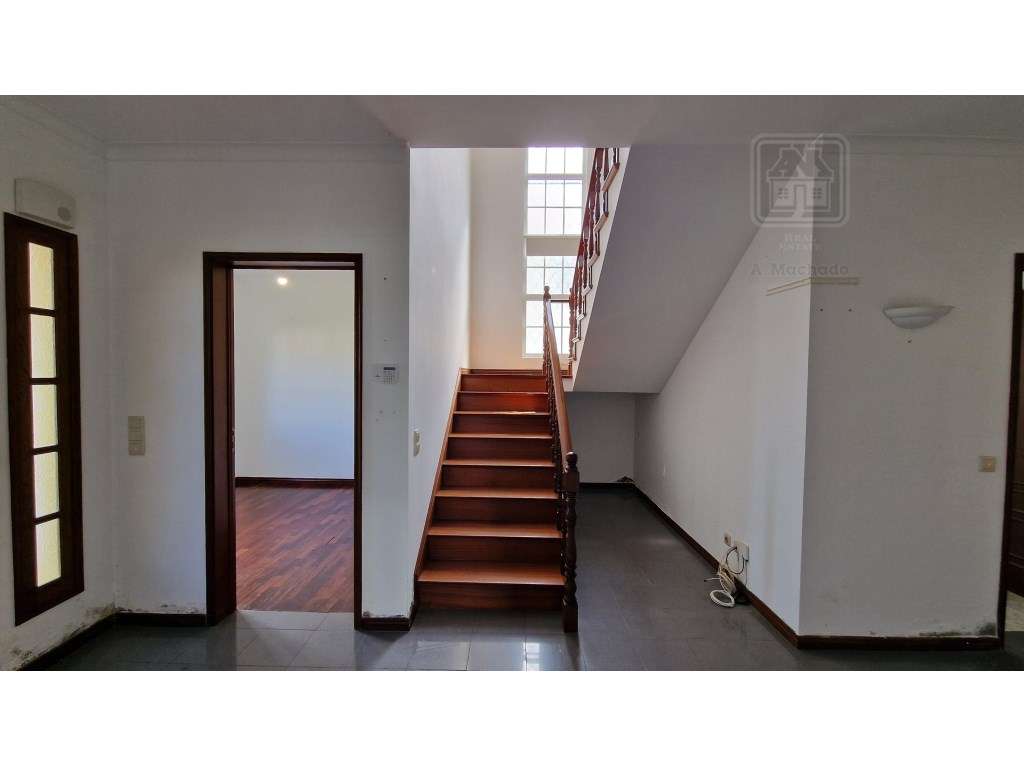 VENDA de MORADIA - VIVENDA T4+1 com Jardim e Garagem - Relva, Ponta...-45