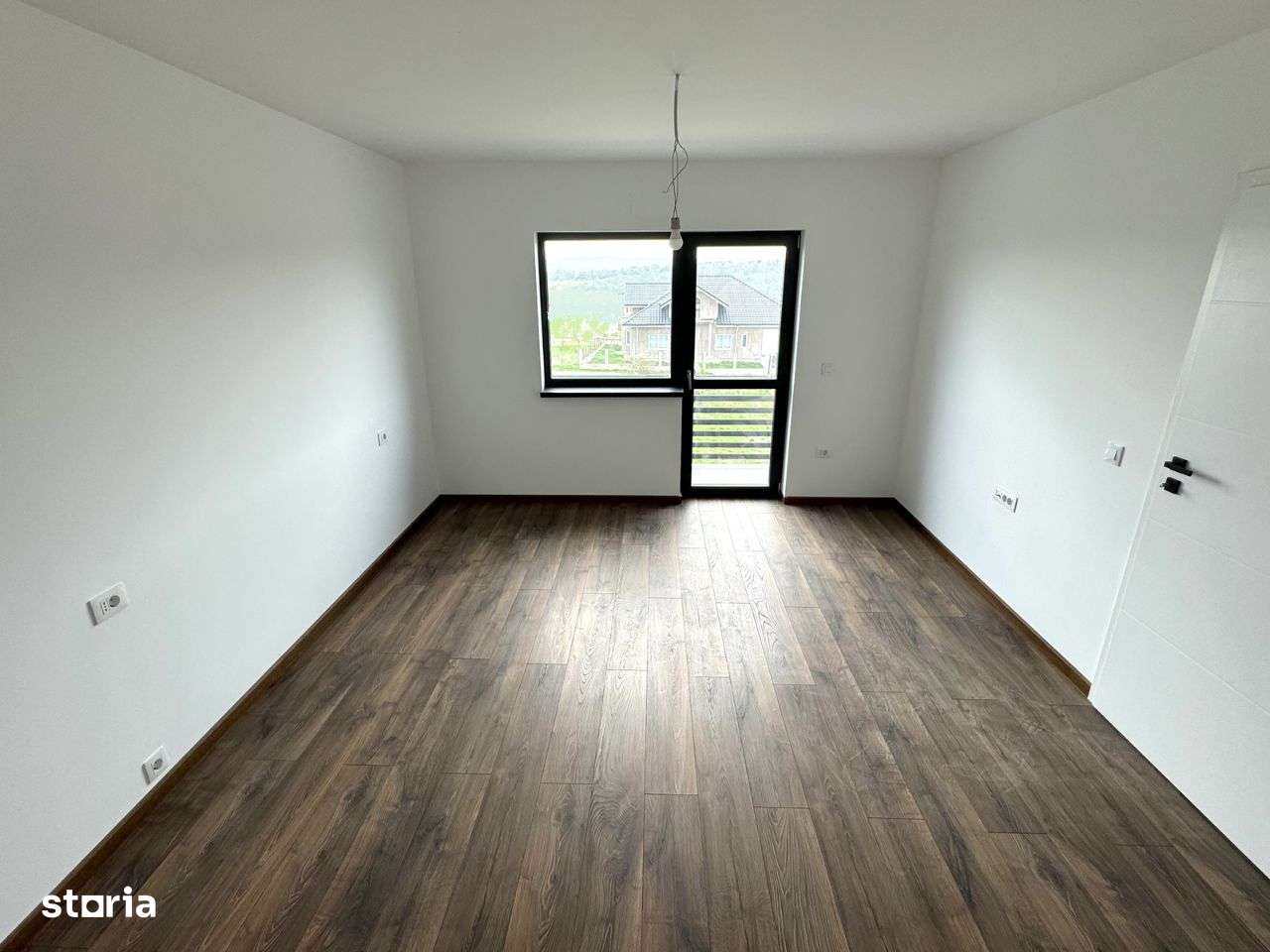 5 camere! Incalzire in pardoseala! Vila Valea Adanca (Miroslava) - Imagine principală: 5/8