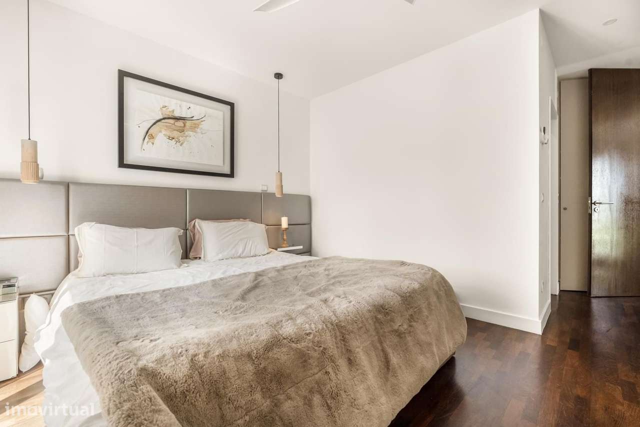 Moradia T4 com jardim, Encarnação, Lisboa-21