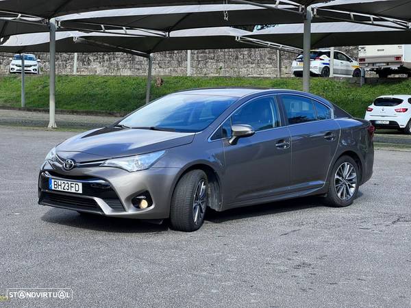 Toyota Avensis SD 2.0 D-4D Luxury - 3