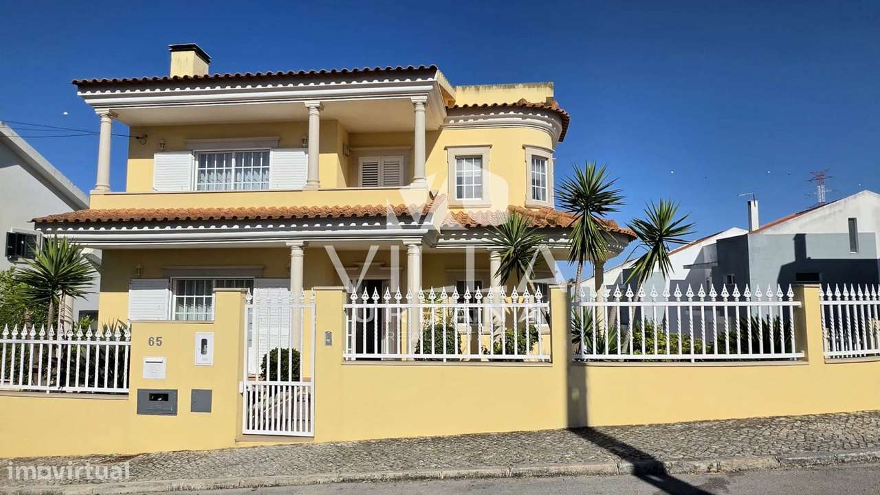 Moradia Isolada T4 com Cave, Sub-cave e Jardim | Charneca da Caparica-55
