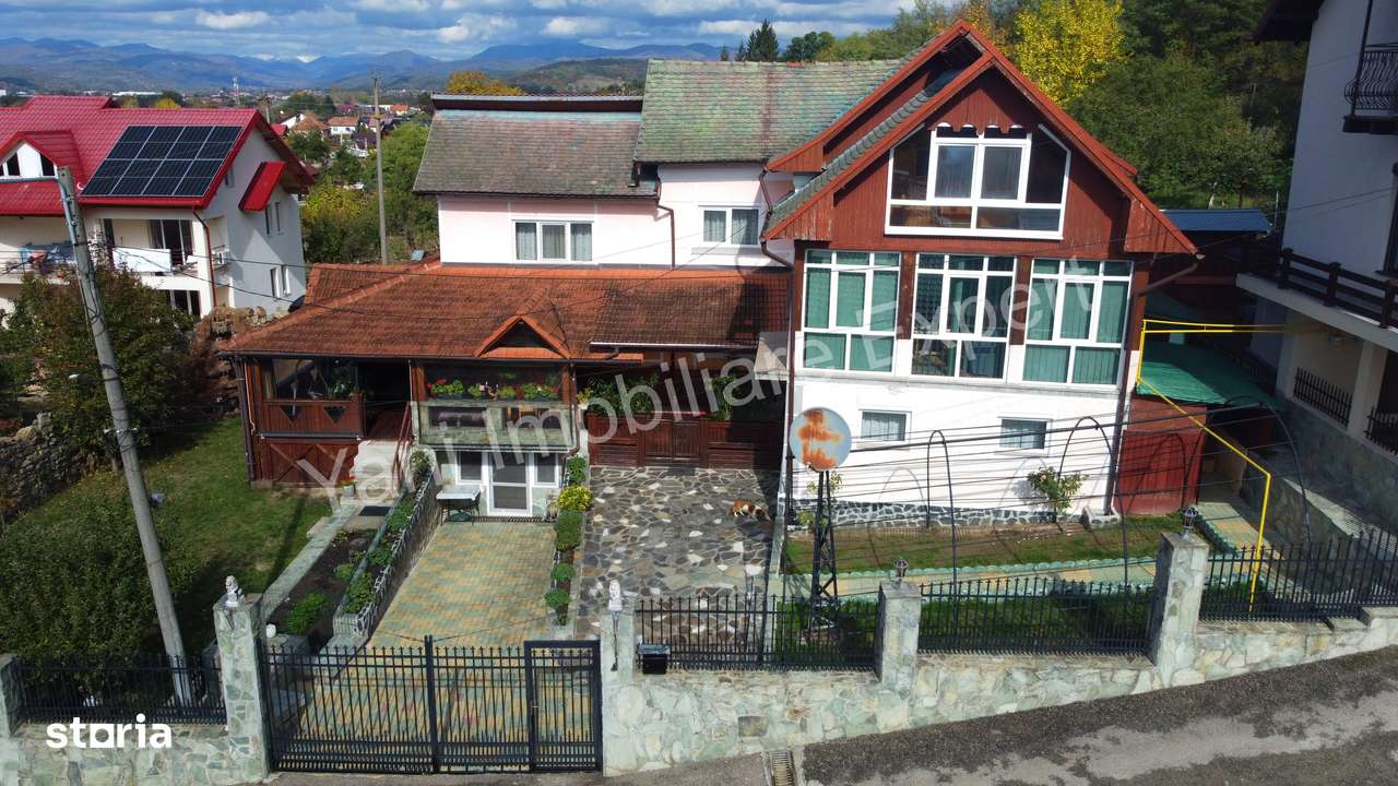 Casă de vânzare în Curtea de Argeș. - Imagine principală: 2/20