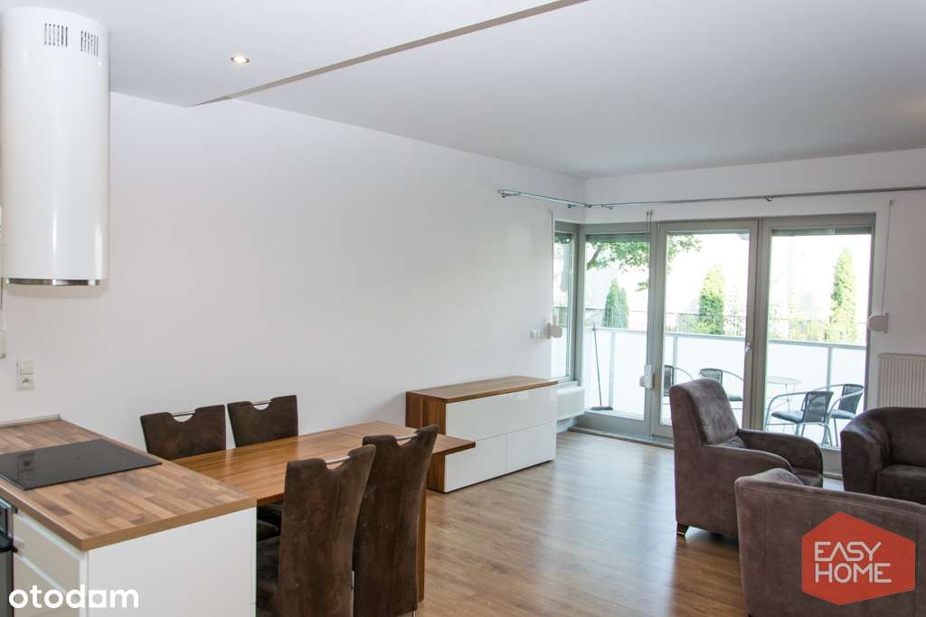 Przestronne, jasne, dobry dojazd, m. parkingowe,