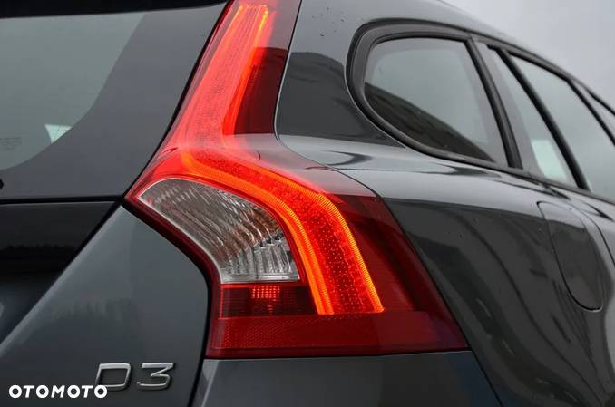 Volvo V60 D3 Drive-E Momentum - 27