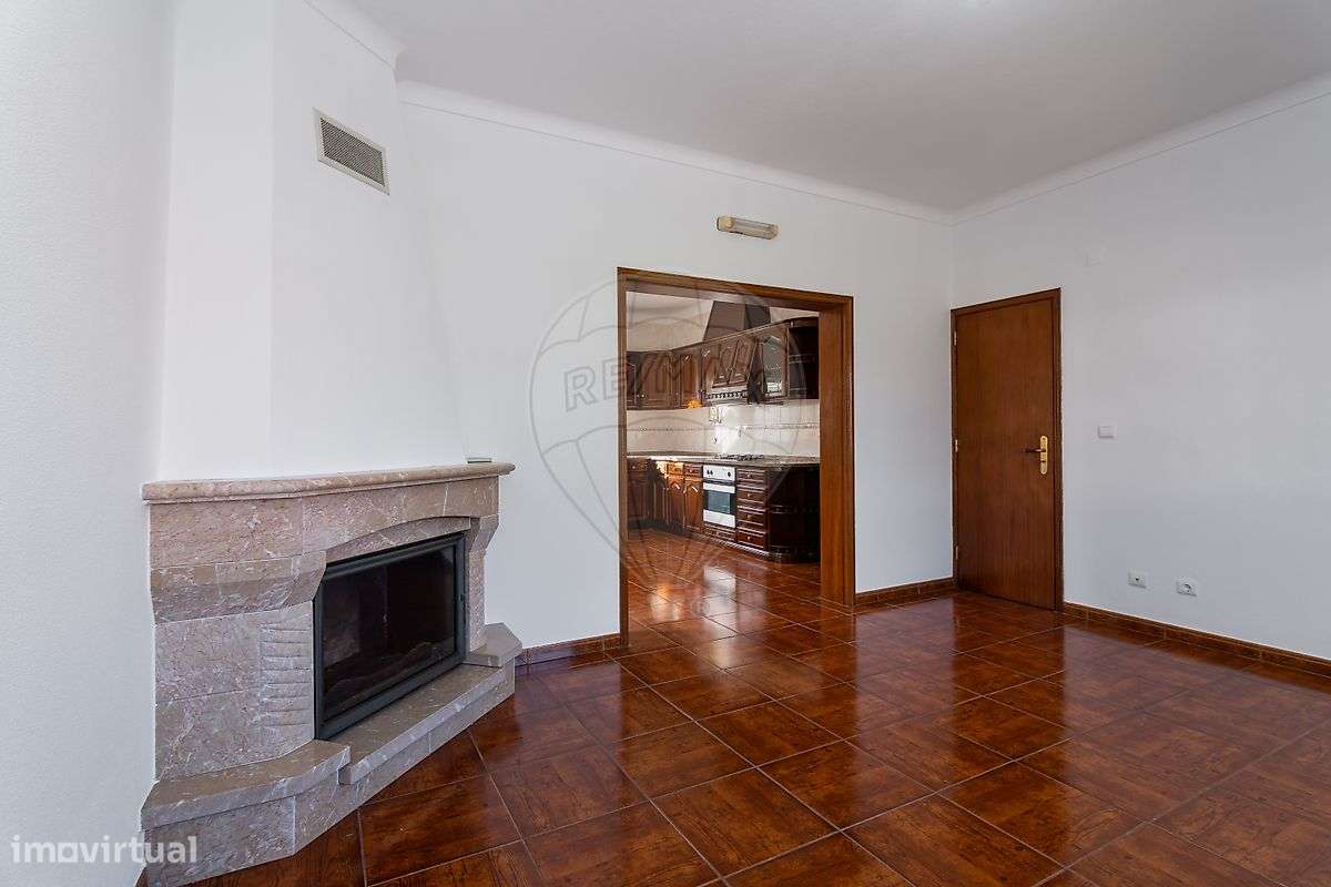 Moradia isolada T2+2 para venda na Quinta do Conde-8