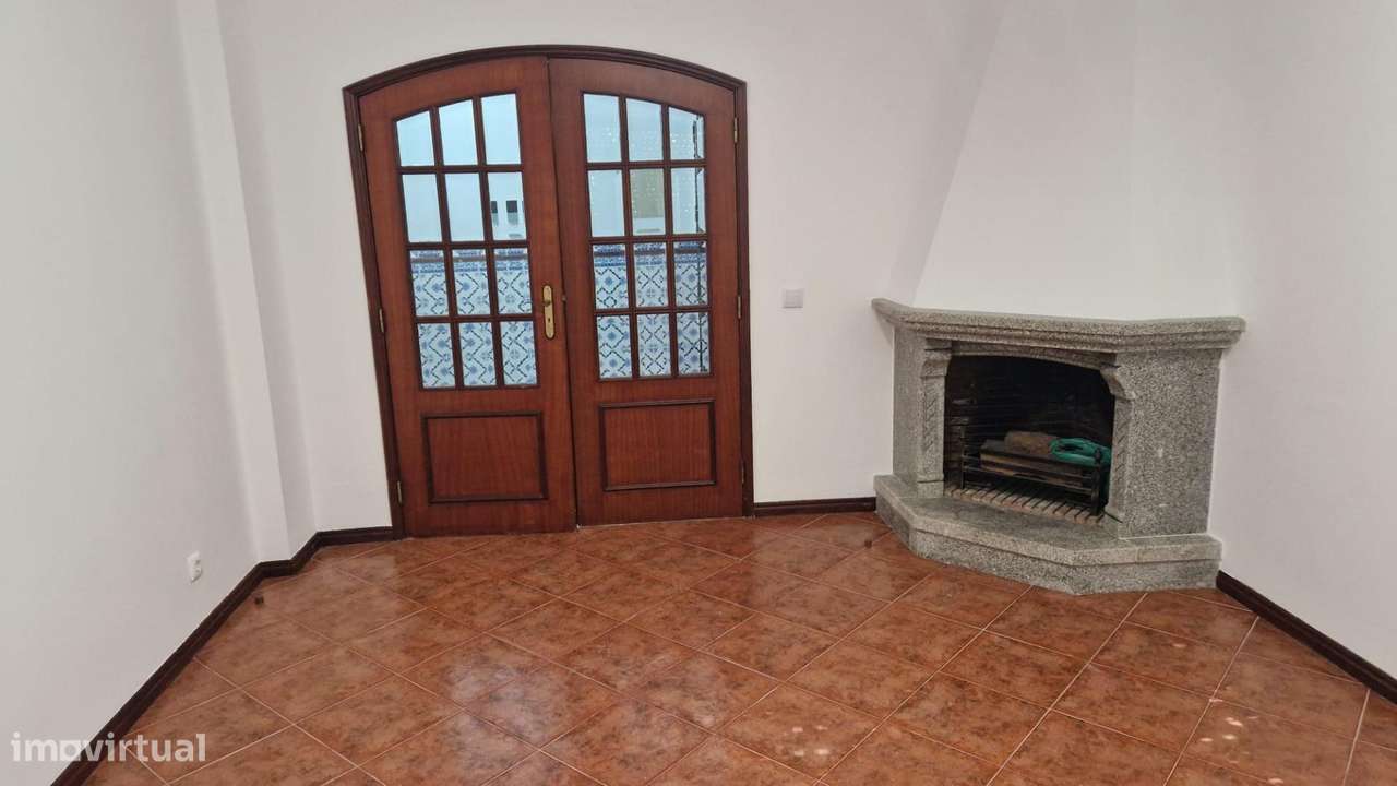 Excelente apartamento T2 Vale do Cobro-5