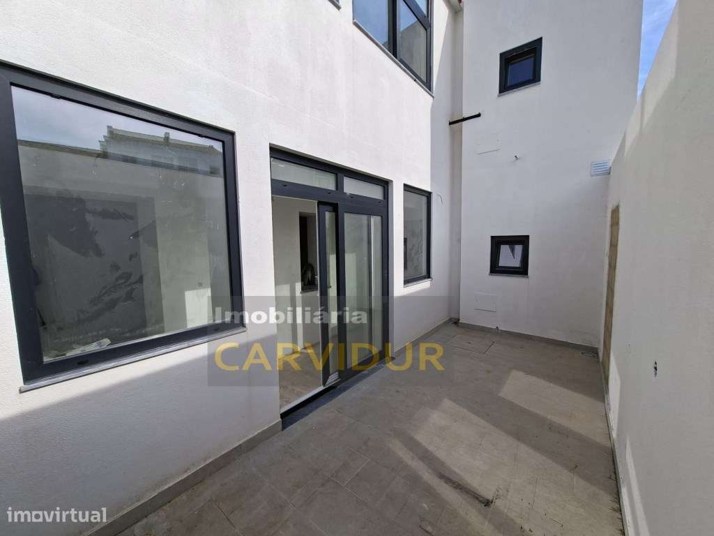 Apartamento T1 totalmente remodelado com quintal-3