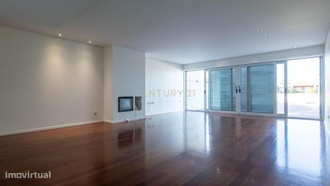 Moradia T3, com 2 suítes e 2 terraços, em condomínio fechado na Praia-24
