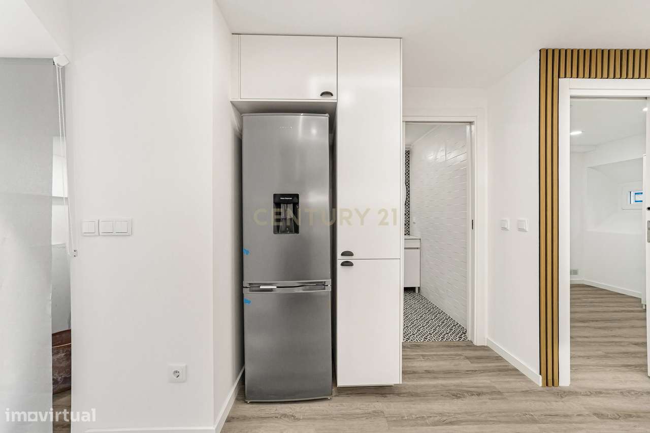 Prédio Totalmente Renovado com 2 apartamentos T1 e espaço exterior no-12