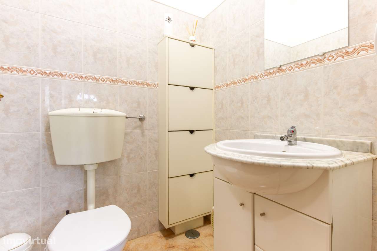 Quinta do Conde – Moradia Geminada de 4 assoalhadas c/ garagem-19