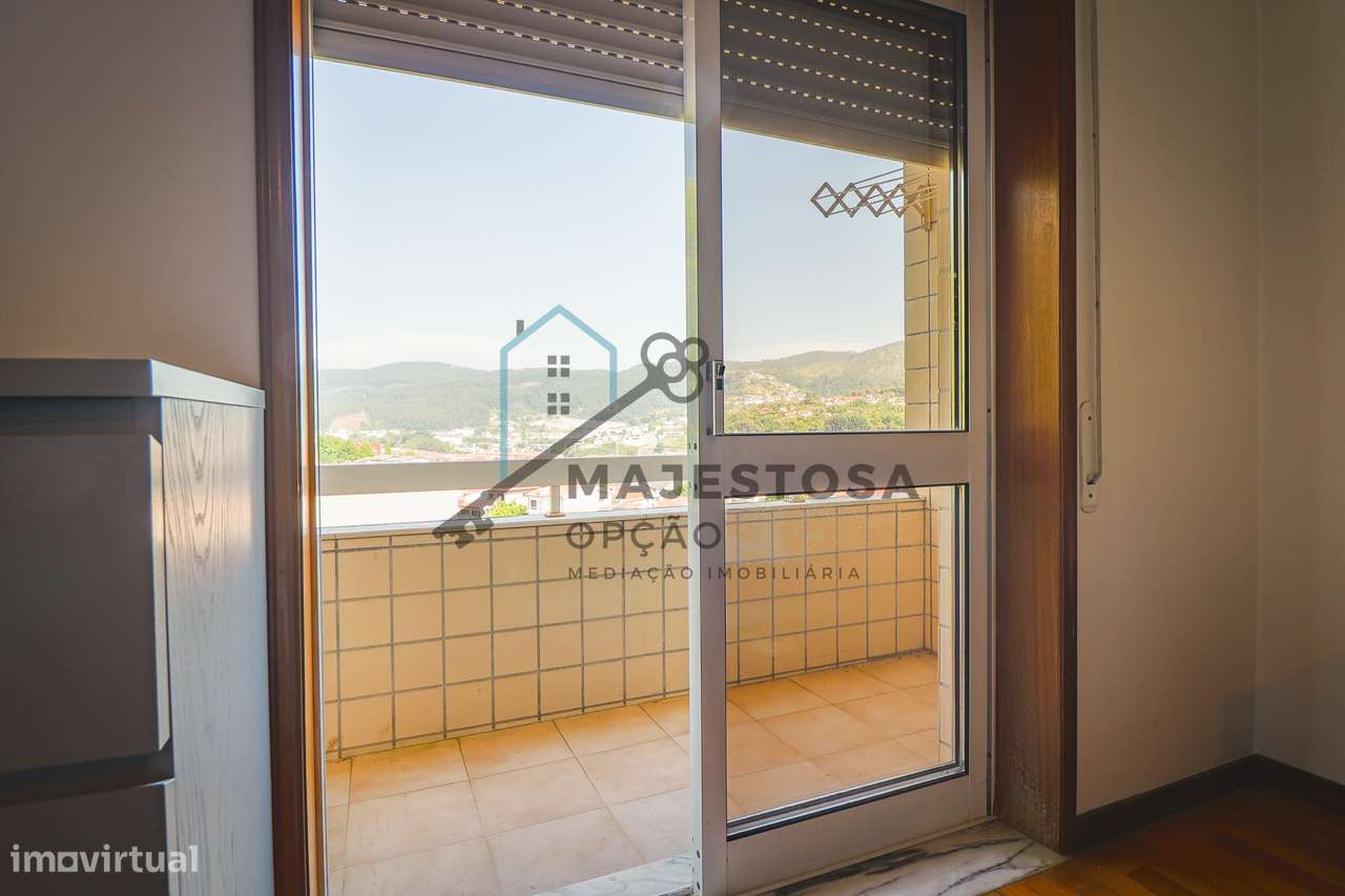 Apartamento T3 no Último Andar com Garagem — Gualtar (Braga)-28