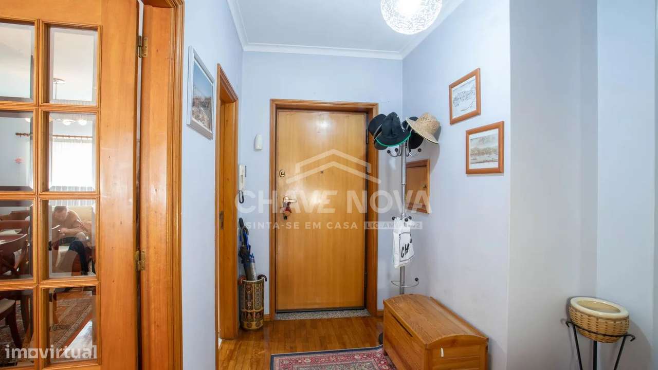 Apartamento T2 c/ varanda em Canelas-15