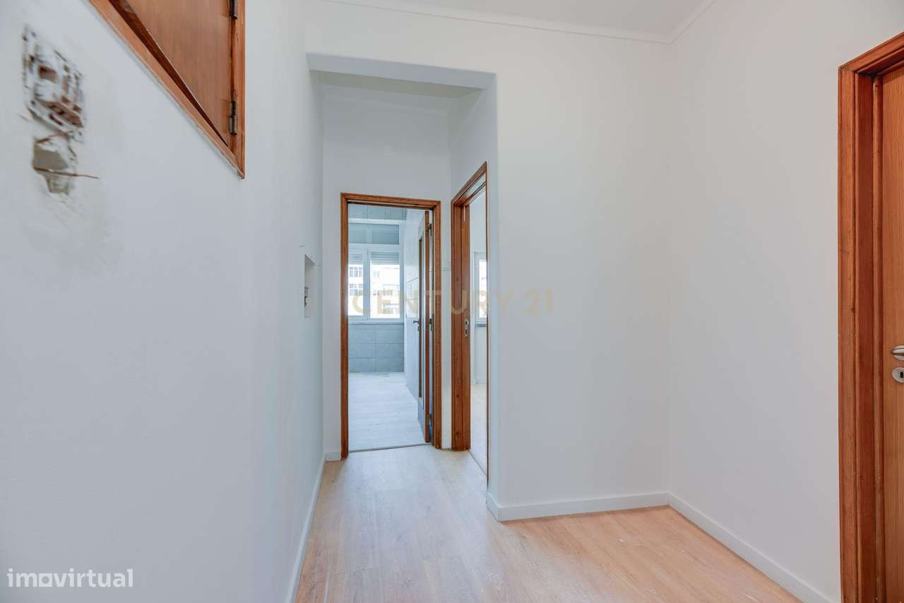 Apartamento T2 Renovado  na venda Nova -  Amadora-11