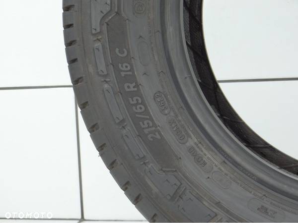 Opony letnie 215/65R16C 106/104T Michelin - 4