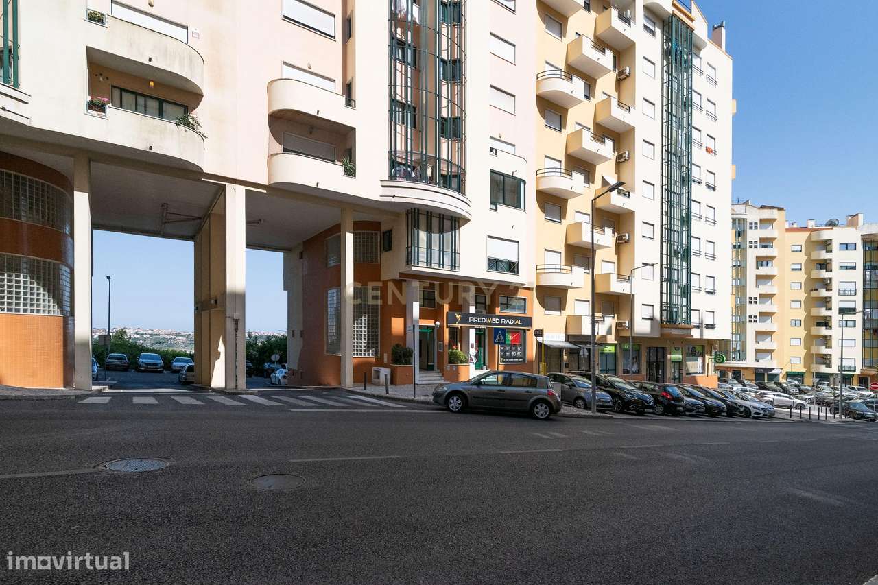 Apartamento T2 – Jardim da Radial, com 2 elevadores e arrecadação-21