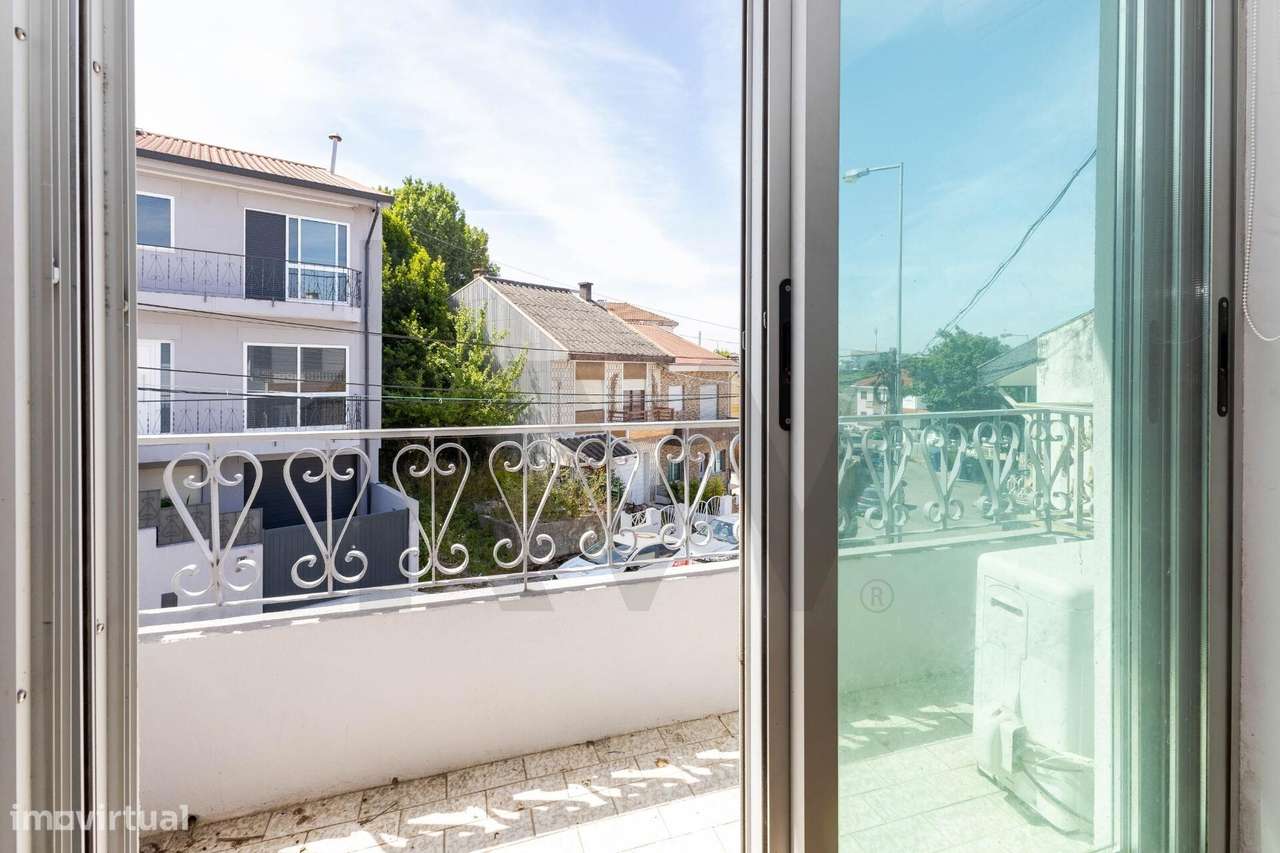 Moradia T3 Geminada de 3 Pisos com Jardim, Garagem em  Guifões, Matosi-15