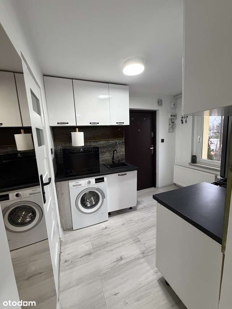 Przytulna, umeblowana kawalerka z miejscem parkingowym i ogrodem - Pełny obrazek: 2/9