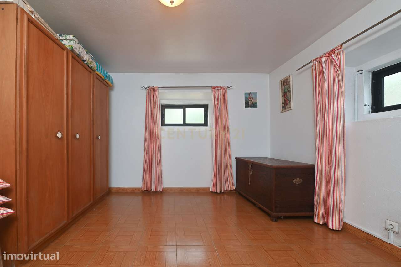 Oportunidade Única em Carnaxide | Terreno + Moradia com Elevado Potenc-32