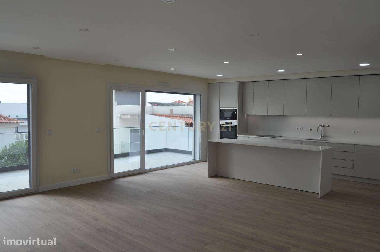 Moradia T4+1 Contemporânea com Piscina-3