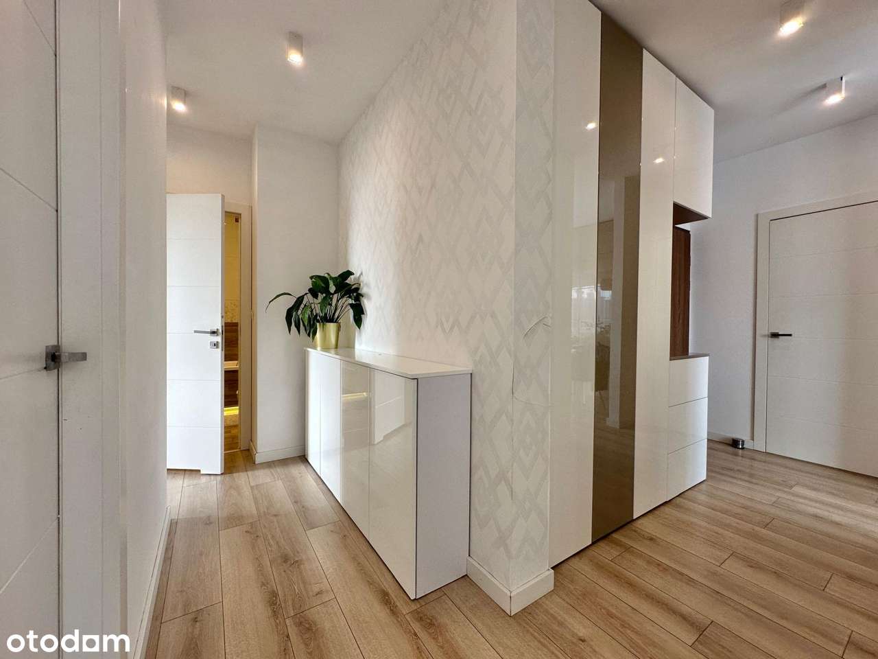 Wykończone  3 pokoje z tarasem i windą.-3