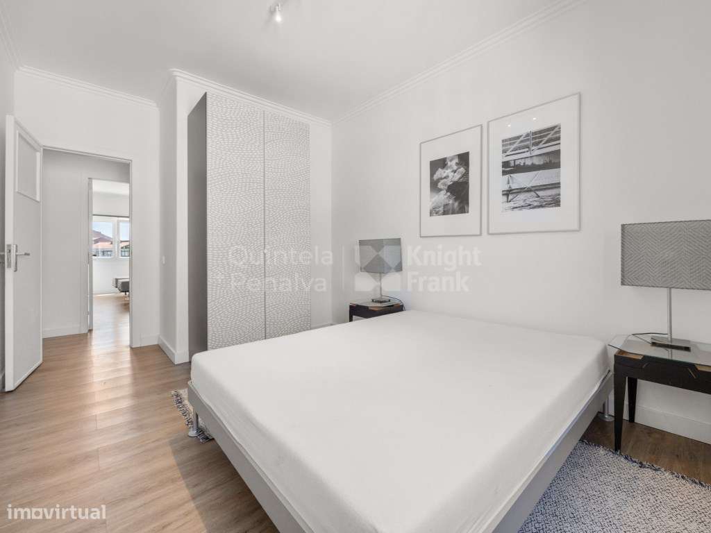 Apartamento T2 renovado com varanda em Arroios-20