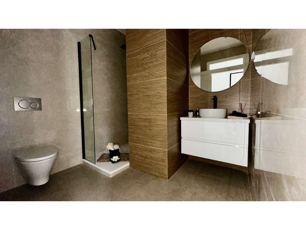 Apartamento T2 Renovado em São Vicente-9