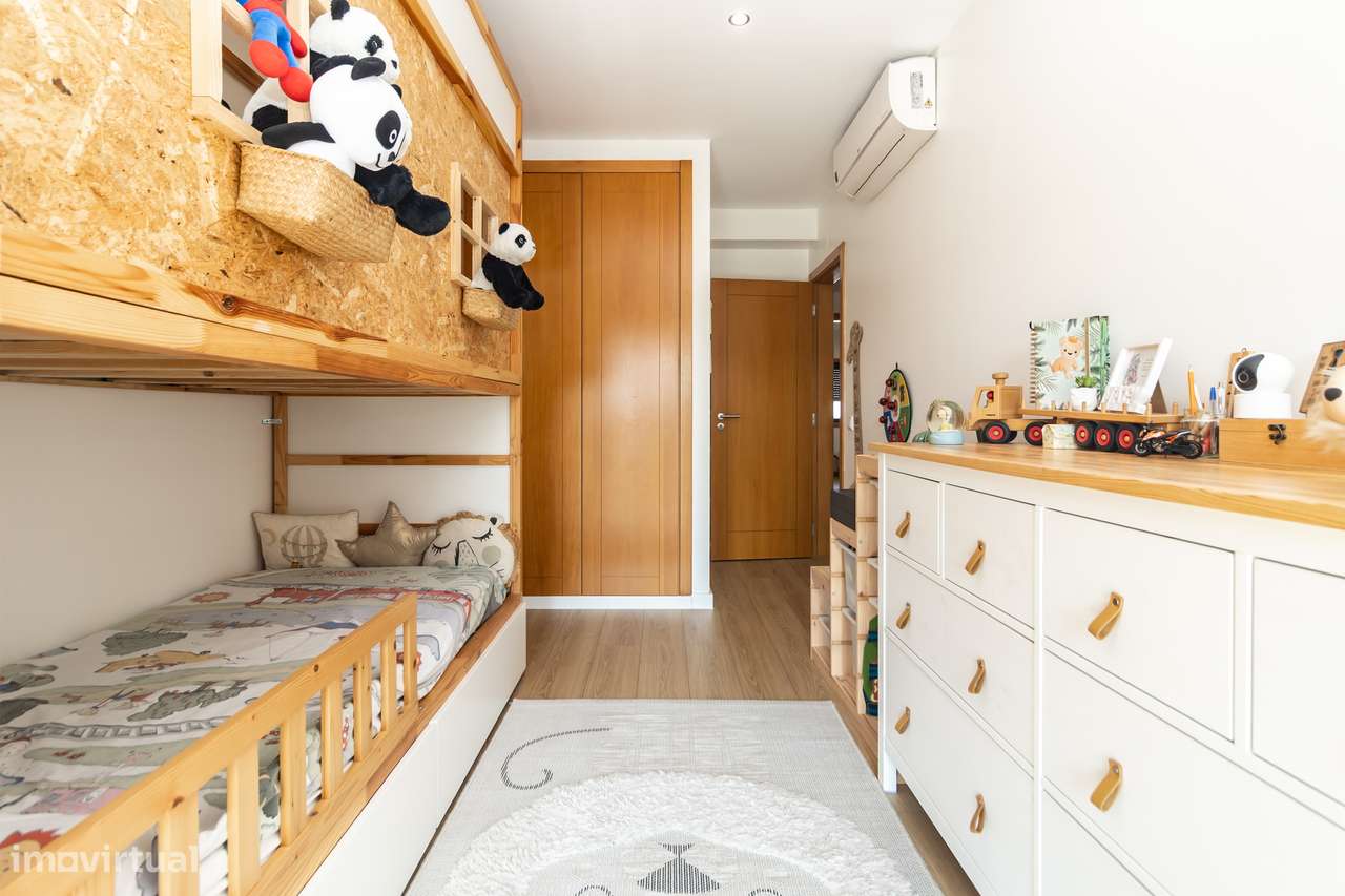 Moderno apartamento T3 com parqueamento e arrecadação-25