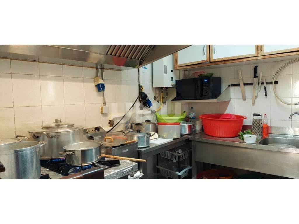 Café/Restaurante com História em Cavadas-14