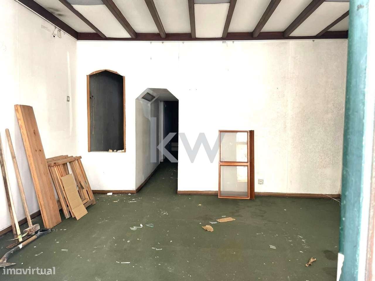 OPORTUNIDADE ÚNICA: LOJA COM POTENCIAL PARA APARTAMENTO T2 - SÃO BENTO - Grande imagem: 3/15