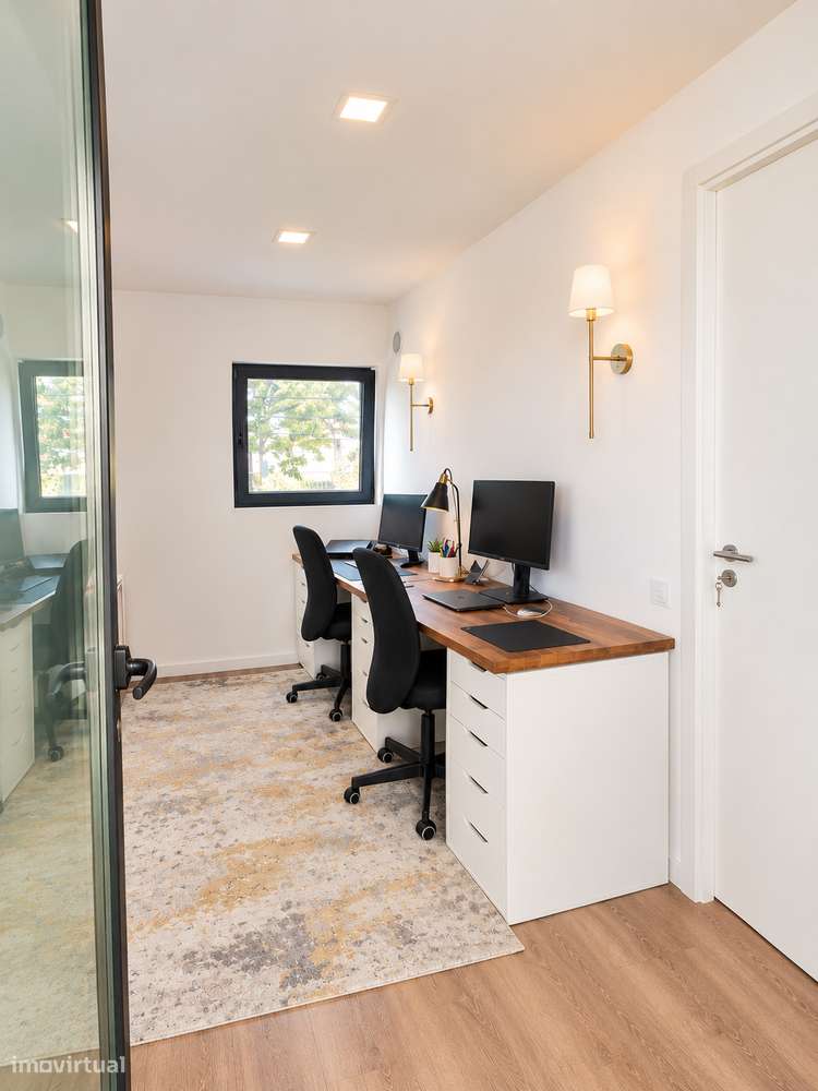 Moradia T3+1 com Jardim e Garagem em Vila Nova-8