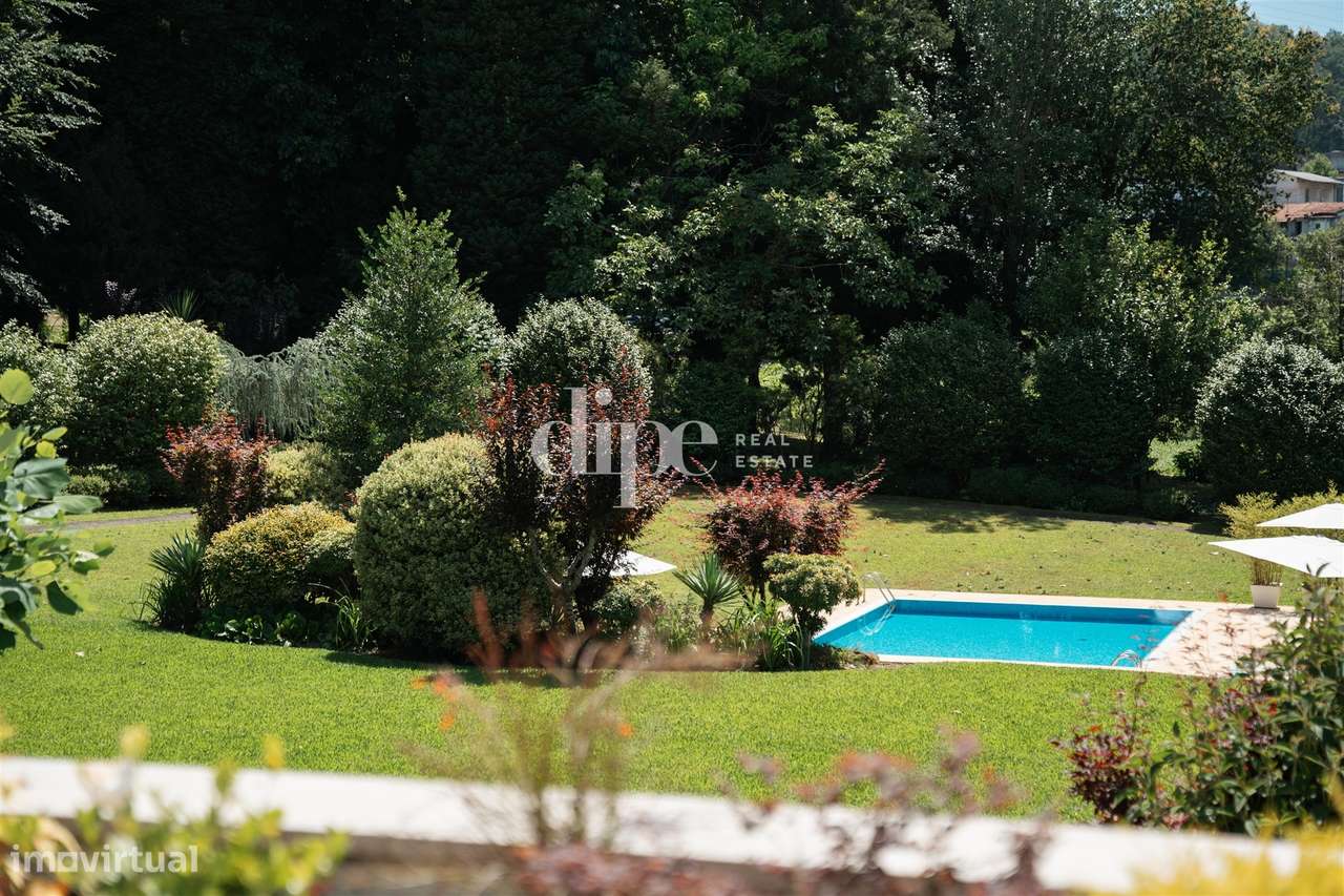 Luxuosa Propriedade T5 com piscina, lago, bosque e jardins-12