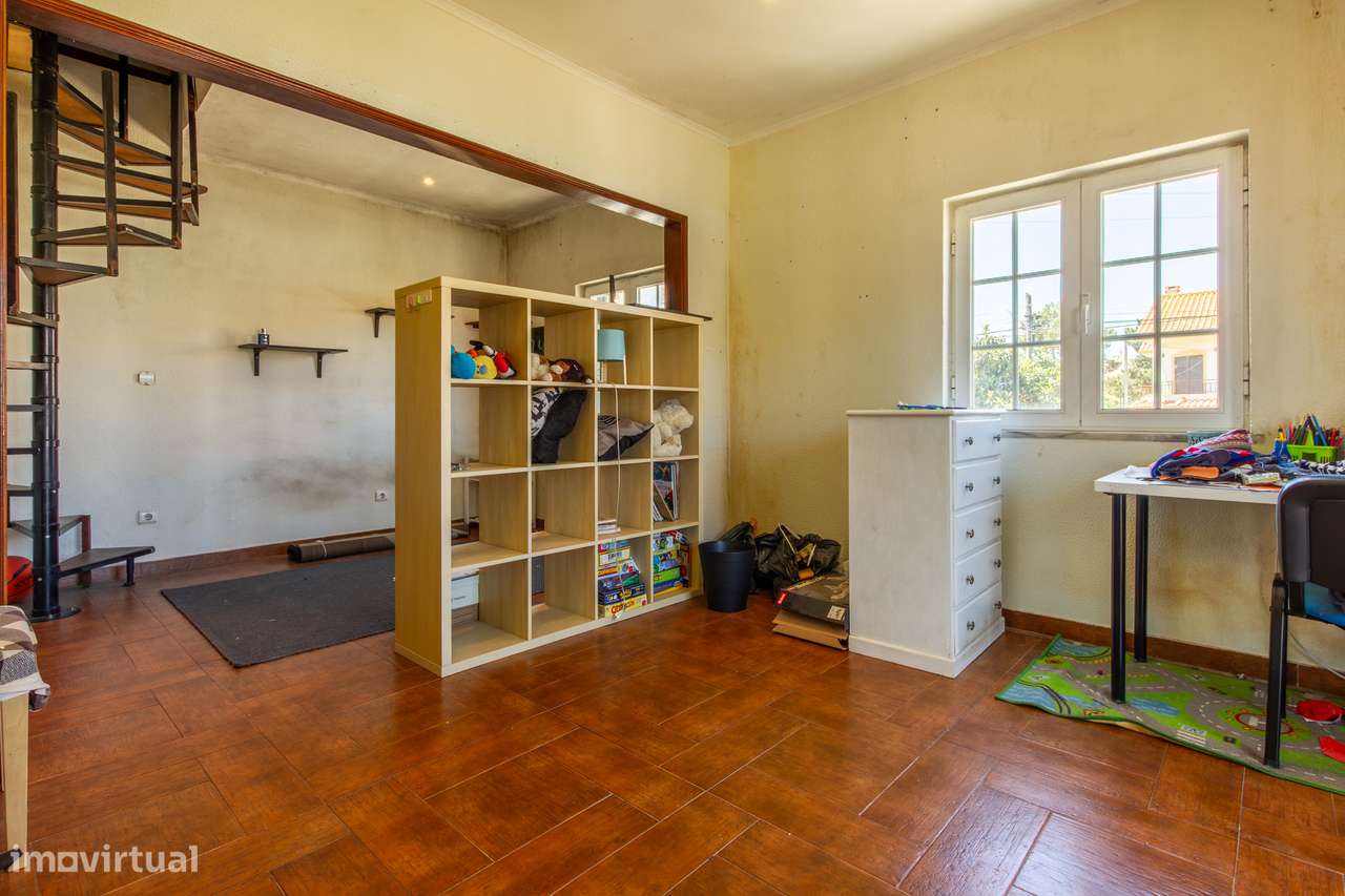 Quinta do Conde - Moradia isolada inserida em terreno de 646m²-21