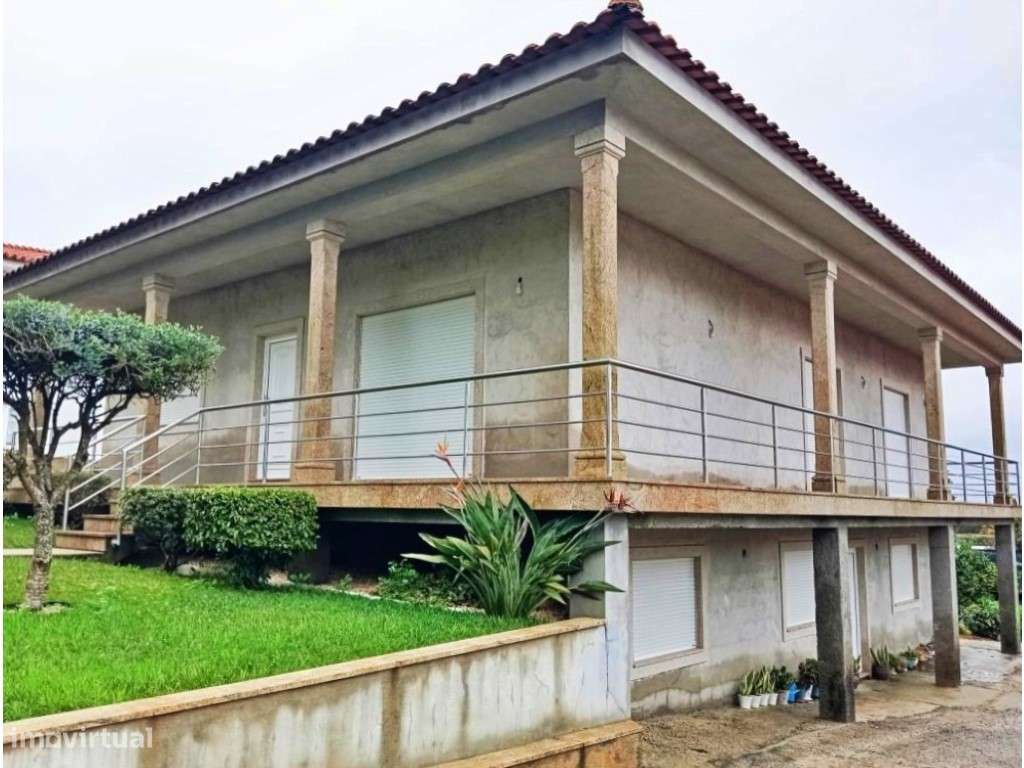 Moradia T3 em Santo Tirso - Retoma de banco-0