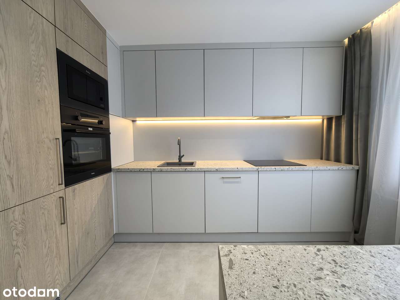 NOWA OFERTA! Nowoczesne mieszkanie na Parkitce po remoncie! I piętro-1