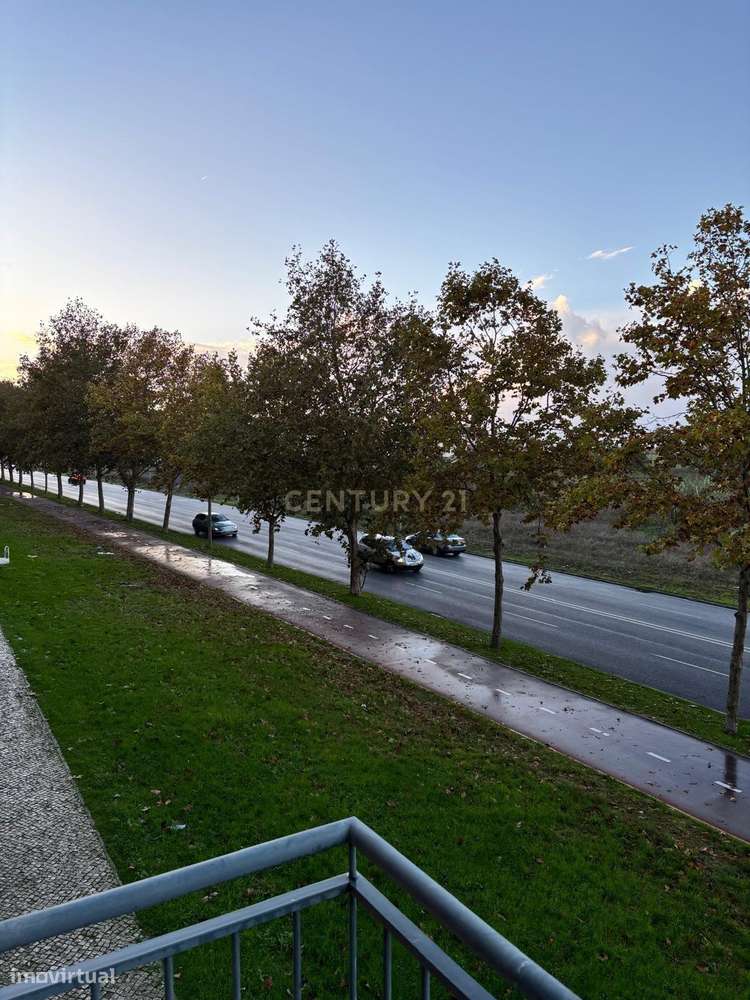 Apartamento Luxuoso com Vista Panorâmica em Montijo-15