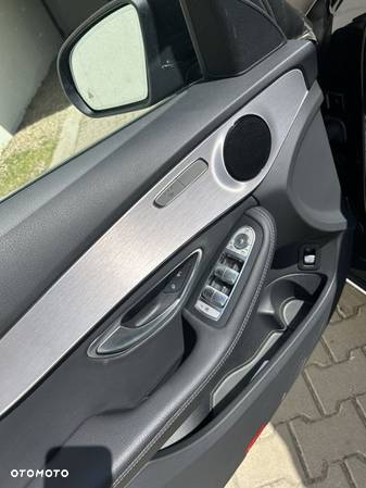 Mercedes-Benz Klasa C 300 d 4Matic 9G-TRONIC Avantgarde - 17