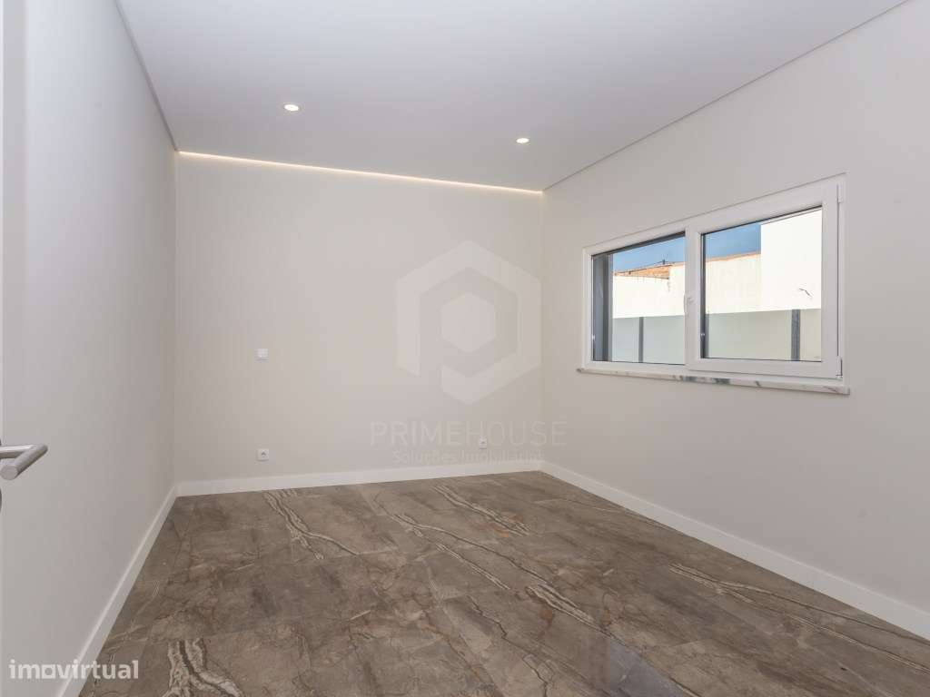 Moradia isolada T5 acabamentos Premium/ piscina e garagem-15