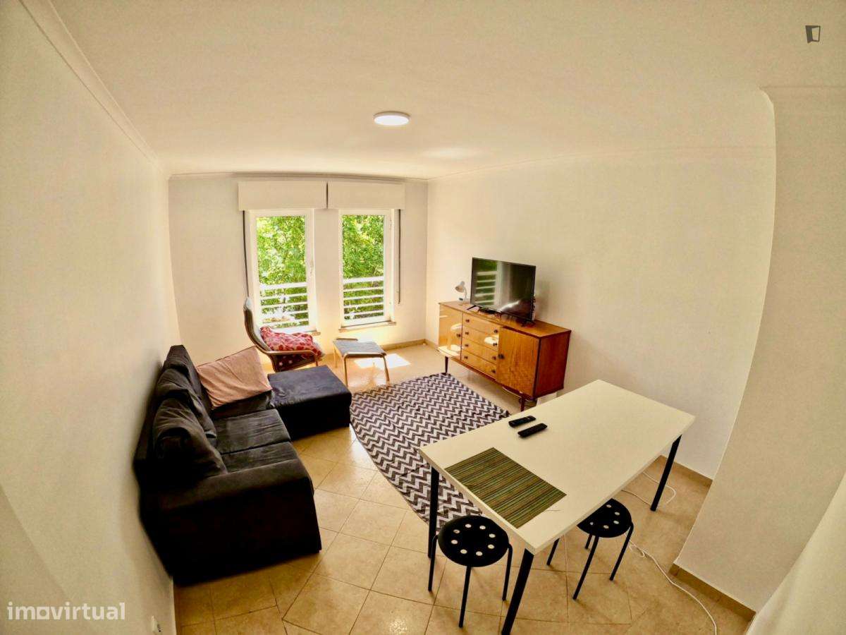 Quarto - localizado em Benfica Lisbon - Grande imagem: 4/8