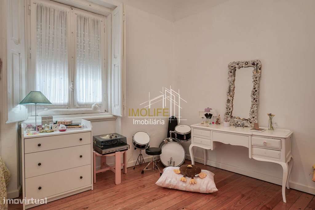 Excelente Moradia com dois pisos no centro do Vimieiro-13